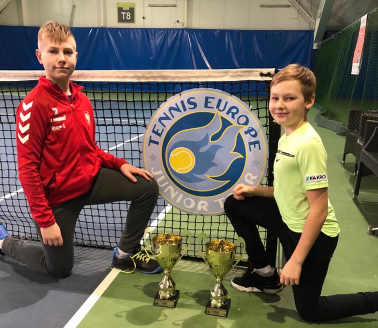 SPORT. Sądeczanin Wiktor Jeż wygrał  halowy turniej Tenis Europe
