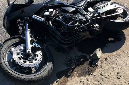 Kurów: zderzenie motocykla z osobówką. DK75 była nieprzejezdna