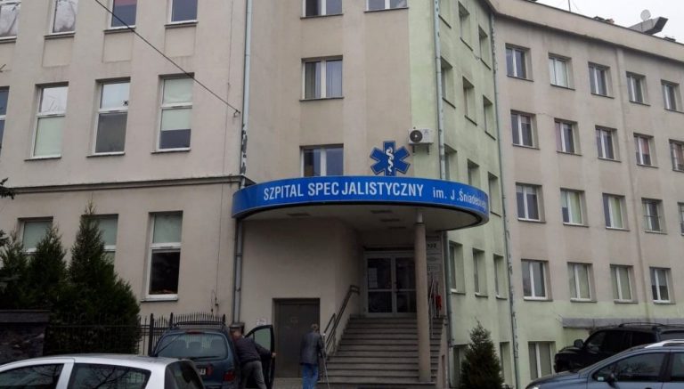 Koronawirus. Dwie osoby skierowane z sądeckiego szpitala na domową kwarantannę