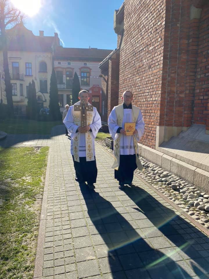 eucharystyczne Jerycho. Duchowni przeciw epidemii