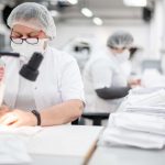Vitberg, proces szycia maseczek
