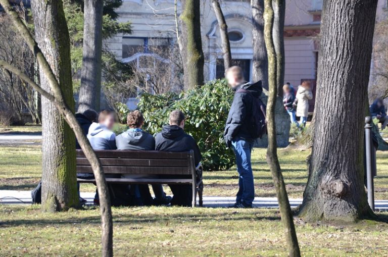 Nowy Sącz: apetyt na alkohol większy niż rozsądek. Policja tropi plenerowych imprezowiczów