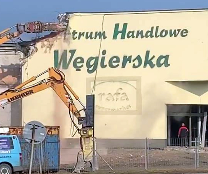 Nowy Sącz, ul. Węgierska: trwa burzenie budynku „Rafy”