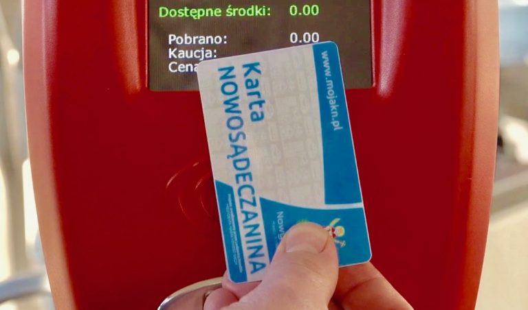 Wydawanie Kart Nowosądeczanina wznowione. Aby je odebrać, trzeba wcześniej ustalić termin