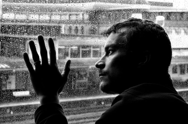 Lęk jest równie zaraźliwy jak koronawirus. Uruchomiono akcję darmowej pomocy psychologicznej