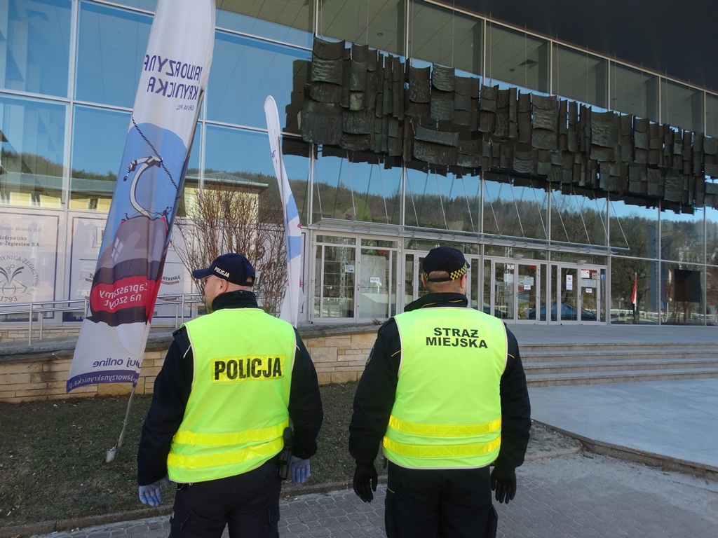 policja, maseczki, pandemia, Nowy Sącz