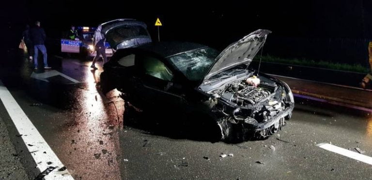 Stadła: Z samochodów niewiele zostało. Dwie osoby poszkodowane