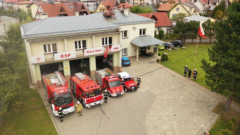 W samo południe zawyły strażackie syreny
