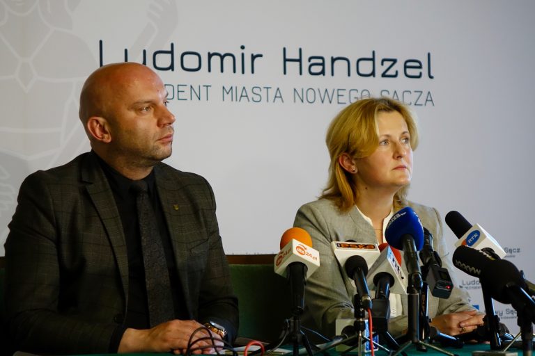 Osiem milionów mniej na sądecką oświatę. Będzie zaciskanie pasa. Braknie pieniędzy na podwyżki dla nauczycieli