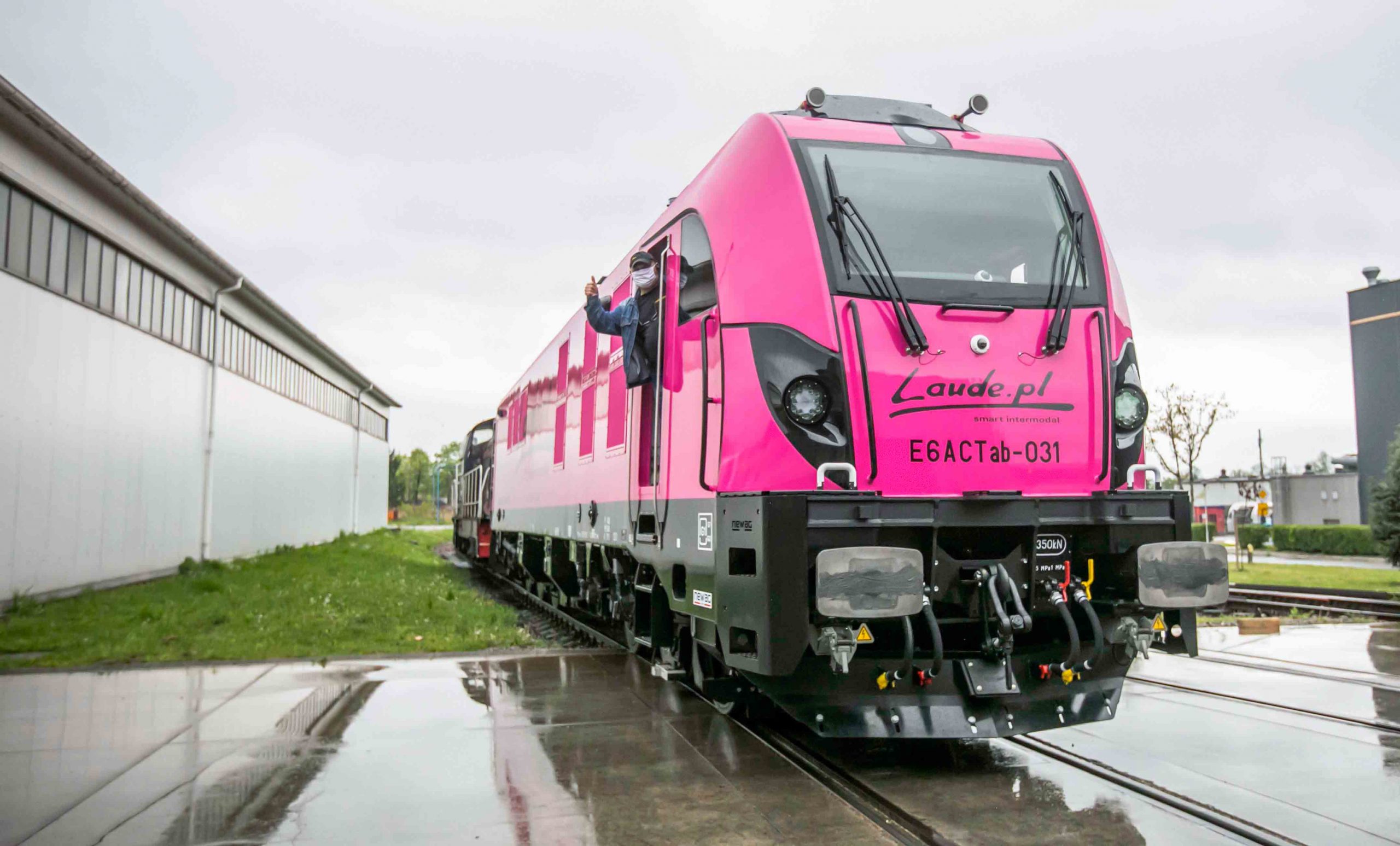 różowa lokomotywa z sądeckiego Newagu