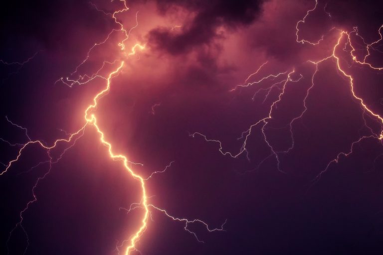 Synoptycy ostrzegają: dzisiaj deszcz i burze
