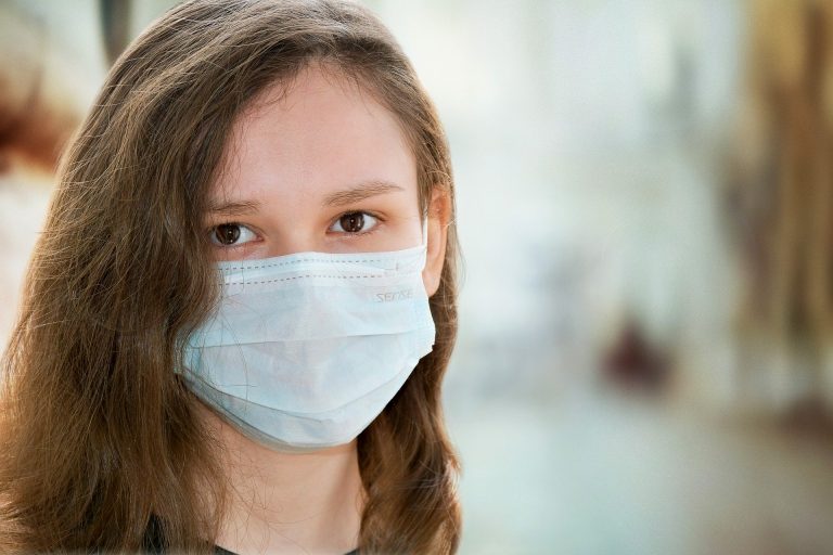 KORONAWIRUS RAPORT – 5 maja. Zmarła zakażona kobieta z Małopolski