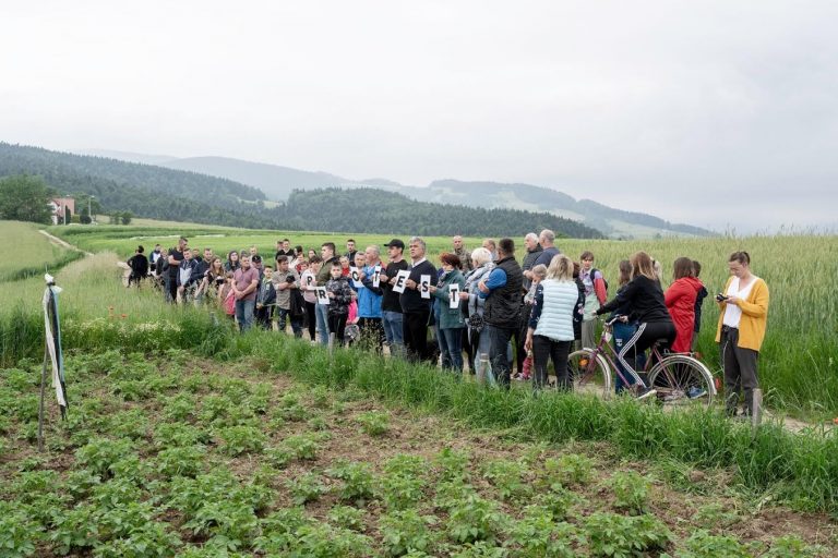 W Myślcu ma stanąć 50-metrowa wieża nadajnika. Mieszkańcy protestują. Boją się o swoje zdrowie