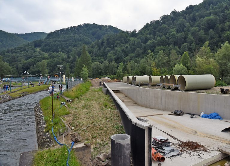 Tor Wietrznice bez wyspy. W jej miejscu powstaje elektrownia wodna