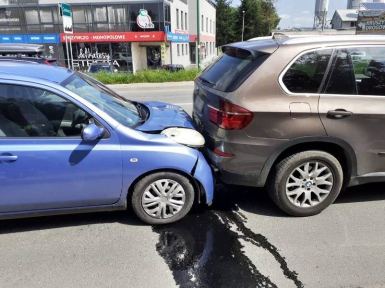 Zderzenie trzech osobówek na granicy Nowego Sącza i Chełmca