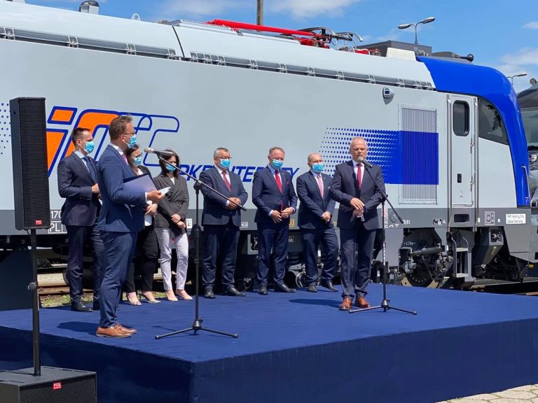 Nowe Griffiny dla  PKP Intercity wyjeżdżają na tory