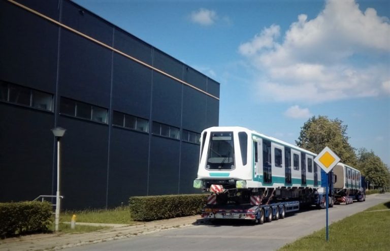 Pojazd metra Inspiro w drodze z Nowego Sącza do Sofii