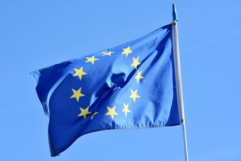 Czy Stary i Nowy Sącz stracą fundusze unijne przez Samorządową Kartę Praw Rodzin? Rozwiewamy wątpliwości