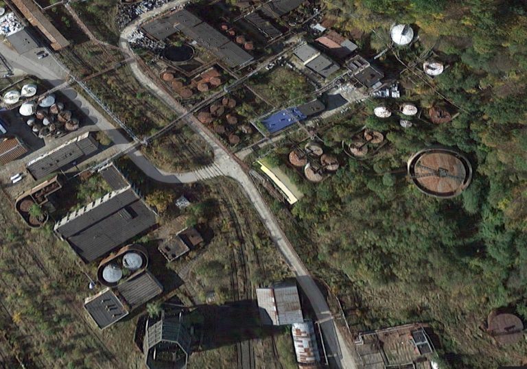 Gorlice: pojemniki z toksynami znów przeciekają. Wojewoda obiecał pomoc w rozbrojeniu ekologicznej bomby