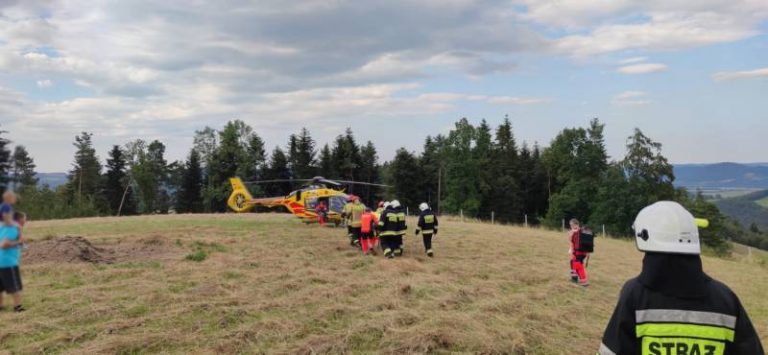 Wypadek paralotniarza we Wronowicach. Interweniowało Lotnicze Pogotowie Ratunkowe
