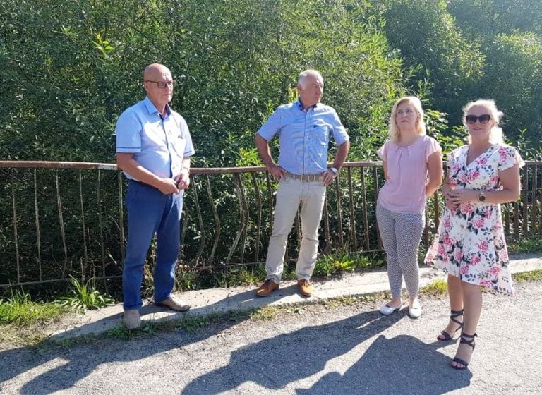 Berest: mieszkańcy doczekają się chodnika. Będzie też remont mostu