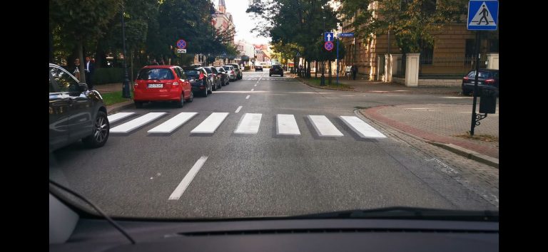 Iluzja na ulicy Długosza. Pierwsza taka „zebra” w Nowym Sączu