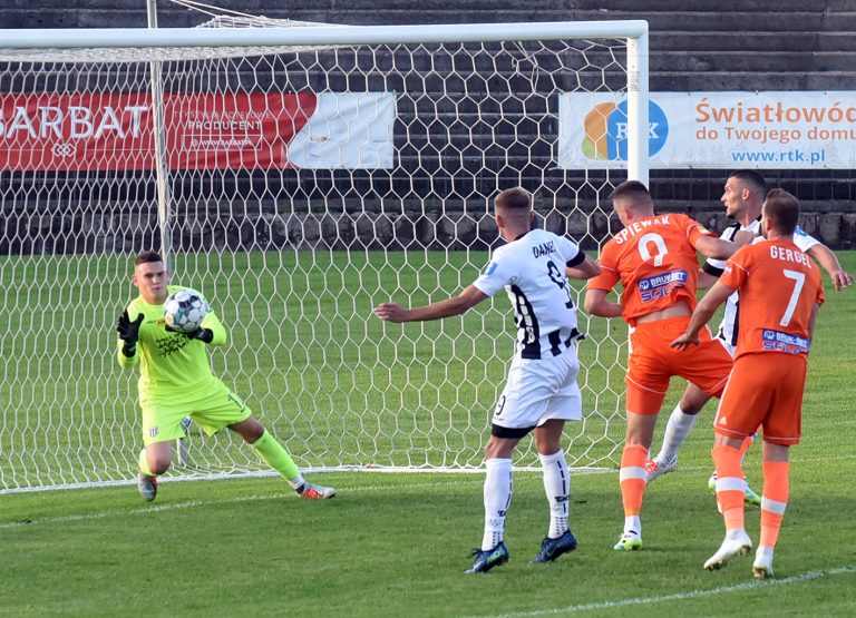 Pożar w klubie, Sandecja bez punktów