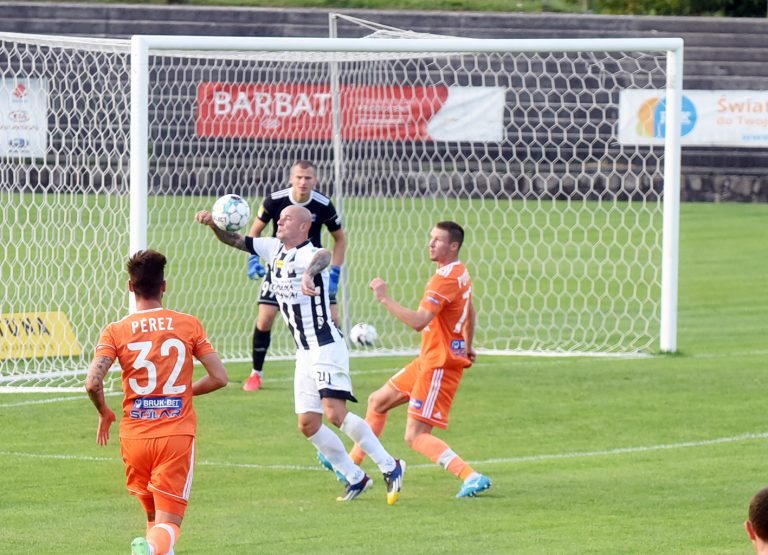 I liga. Faworyci górą, reszta sztukuje