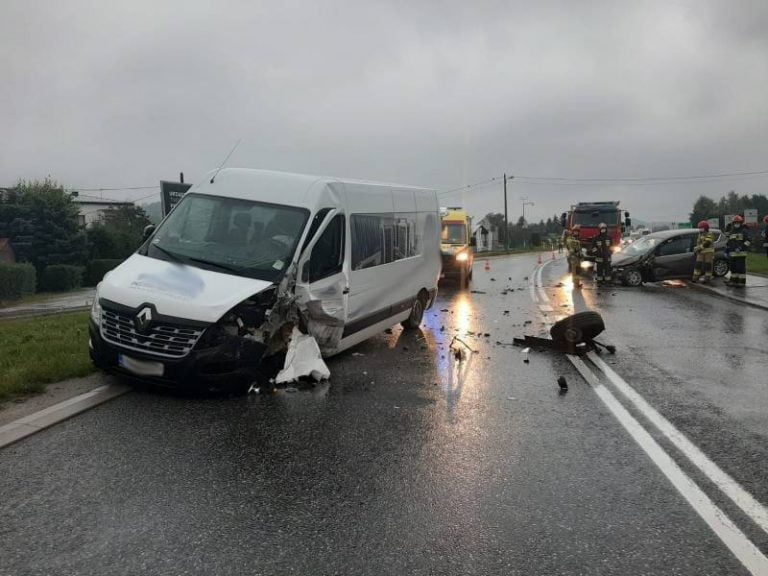 Wielogłowy: zderzenie dwóch samochodów na DK 75. Ruch był zablokowany