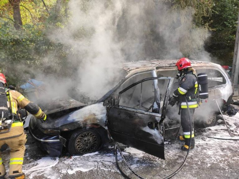 Marcinkowice: spłonął osobowy Chrysler