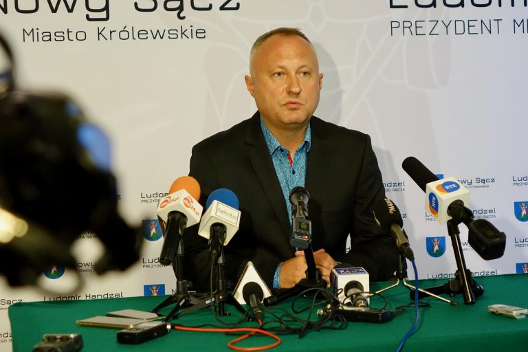 Obradował miejski sztab kryzysowy. Kiedy Nowy Sącz wyjdzie z czerwonej strefy?