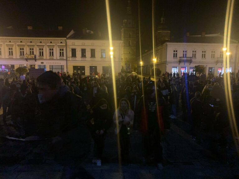 Blokada samochodowa w Nowym Sączu. Dzisiaj trzecia odsłona Strajku Kobiet