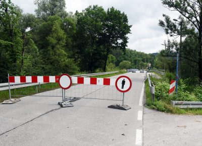 most na rzece Kamienica. Nowy Sącz, zakaz wjazdu