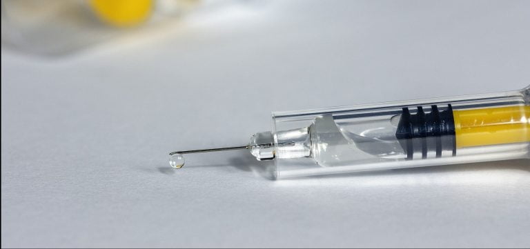 Nowy Sącz: olbrzymie zainteresowanie akcją darmowych szczepień. Linia telefoniczna zablokowana, a szczepionek za mało….