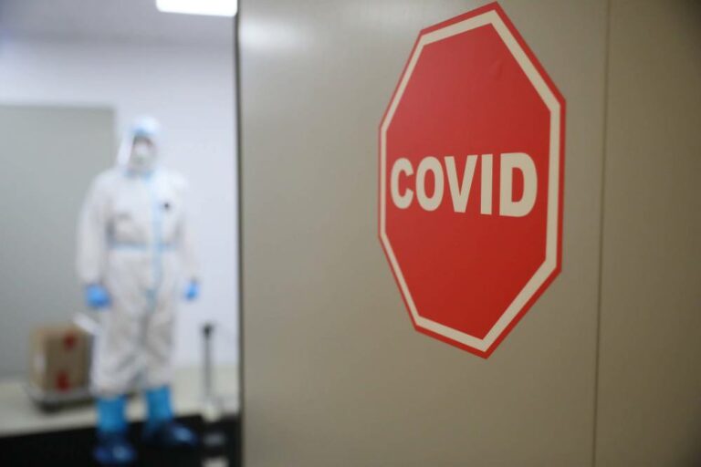 Badania: osoby z COVID-19 najbardziej zakażają w ciągu pięciu dni od pierwszych objawów