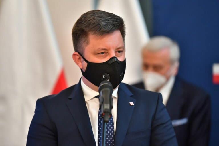 Premier zlecił kontrole w punktach handlowych. Sprawdzą przestrzeganie reżimu sanitarnego