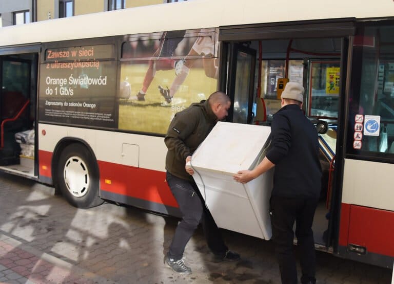 Miejski Ośrodek Pomocy Społecznej przeprowadza się autobusem