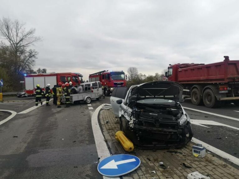 Stadła: zderzenie dwóch osobówek. Jedna osoba w szpitalu