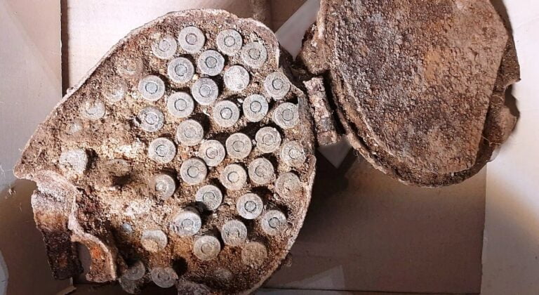 Przy ruinach sądeckiego zamku archeolodzy znaleźli ,,pamiątki” po II wojnie światowej. Interweniowali saperzy