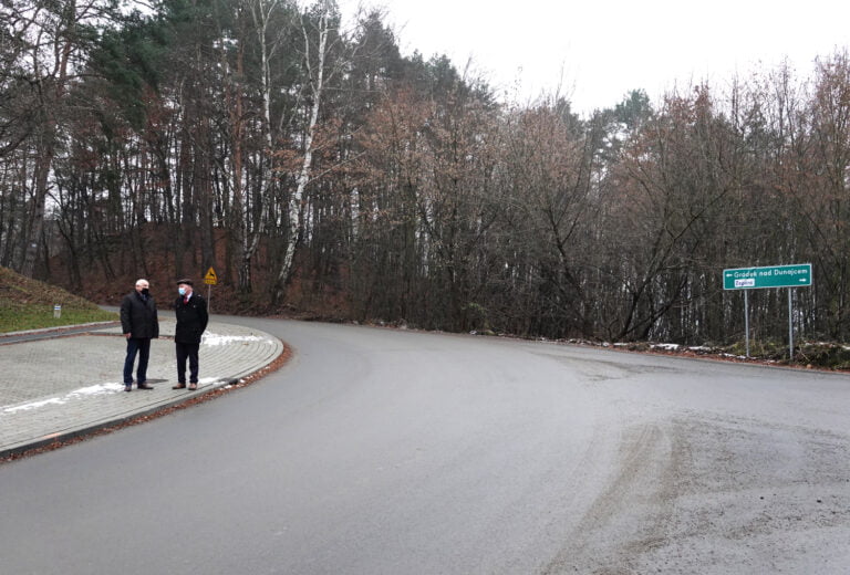 Droga nad Jezioro Rożnowskie jak spod igły
