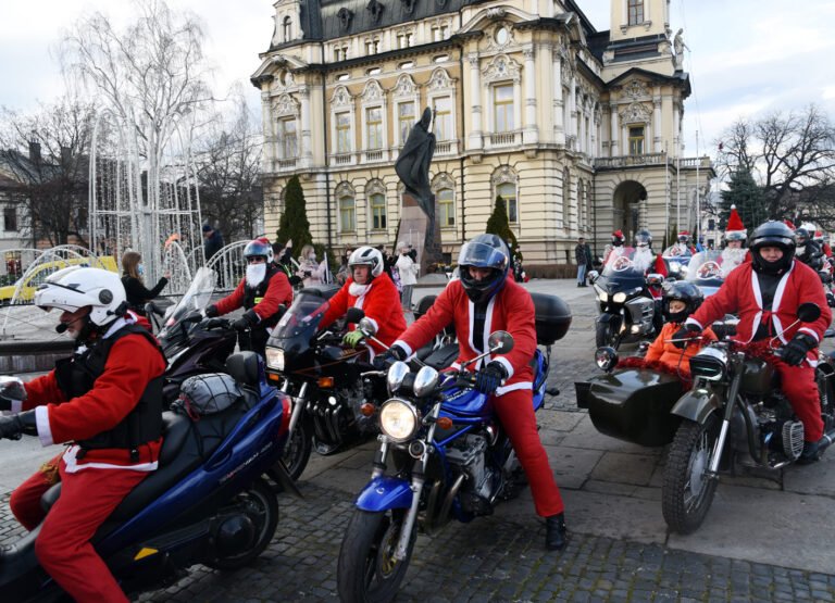 Moto-Mikołaje zawiozą 1500 świątecznych paczek dla ludzi, którym brakuje powodów do radości (zdjęcia)