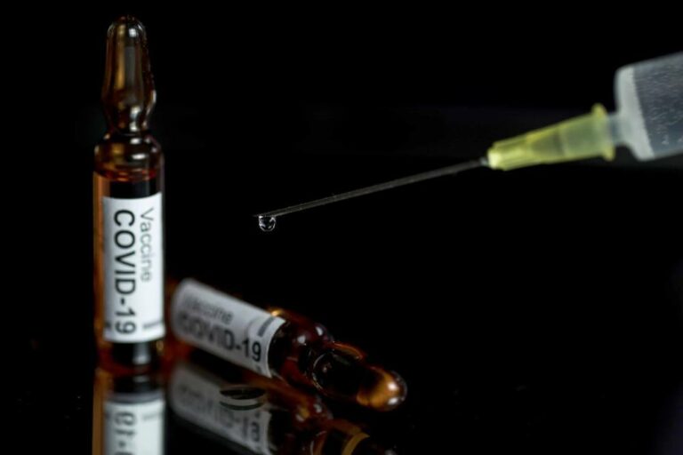 Ekspert: jeśli do września zaszczepimy 20-30 proc. społeczeństwa, to wirus może przestać być epidemiczny i stanie się endemiczny