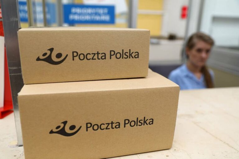 Poczta Polska: w poniedziałek, 21 grudnia ostatni pik paczkowy przed świętami