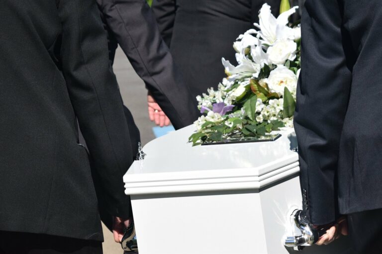 Dramatyczny wzrost liczby zgonów w Nowym Sączu i w całej Polsce. Zmarło dwukrotnie więcej ludzi niż rok temu