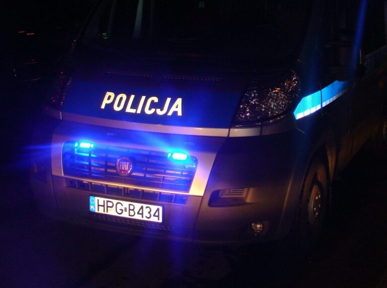 Gmina Korzenna. Pijany kierowca uciekał samochodem przez pola