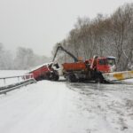 w miejscowości Florynka, gdzie samochód ciężarowy wypadł z drogi i stoczył się do rowu