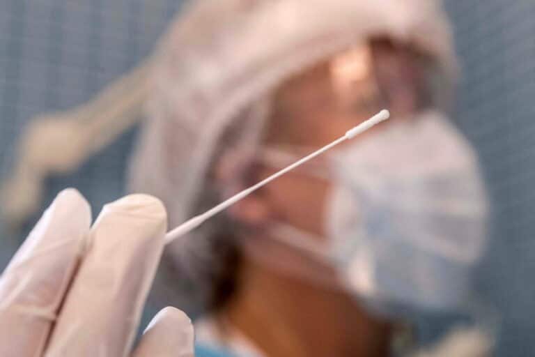 Testowanie nauczycieli klas I-III na obecność koronawirusa między 11 a 15 stycznia
