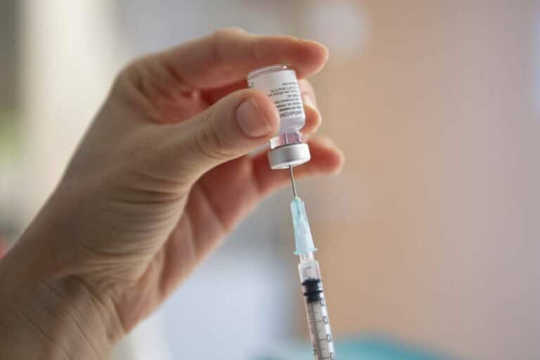 Dworczyk: 18 nieprawidłowych odczynów poszczepiennych na blisko 190 tys. zaszczepionych