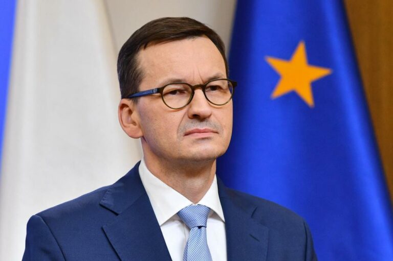 Premier: zdecydowaliśmy o przedłużeniu programu bezzwrotnych dotacji dla mikro i małych firm