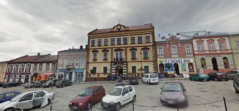 Grybów. Kamienica, z której wyprowadziło się liceum, wróci do majątku miasta, ale nie za darmo